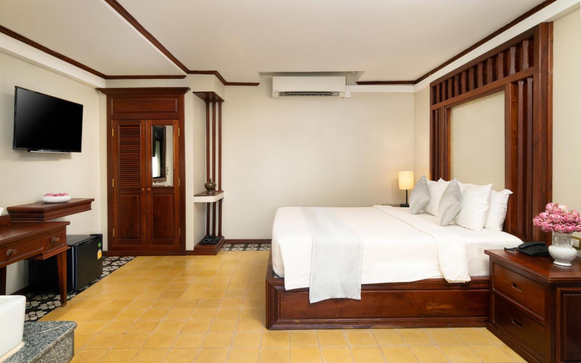 The Elephant Siem Reap Exterior photo